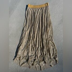 LulaRoe ✨metallic gold✨ skirt